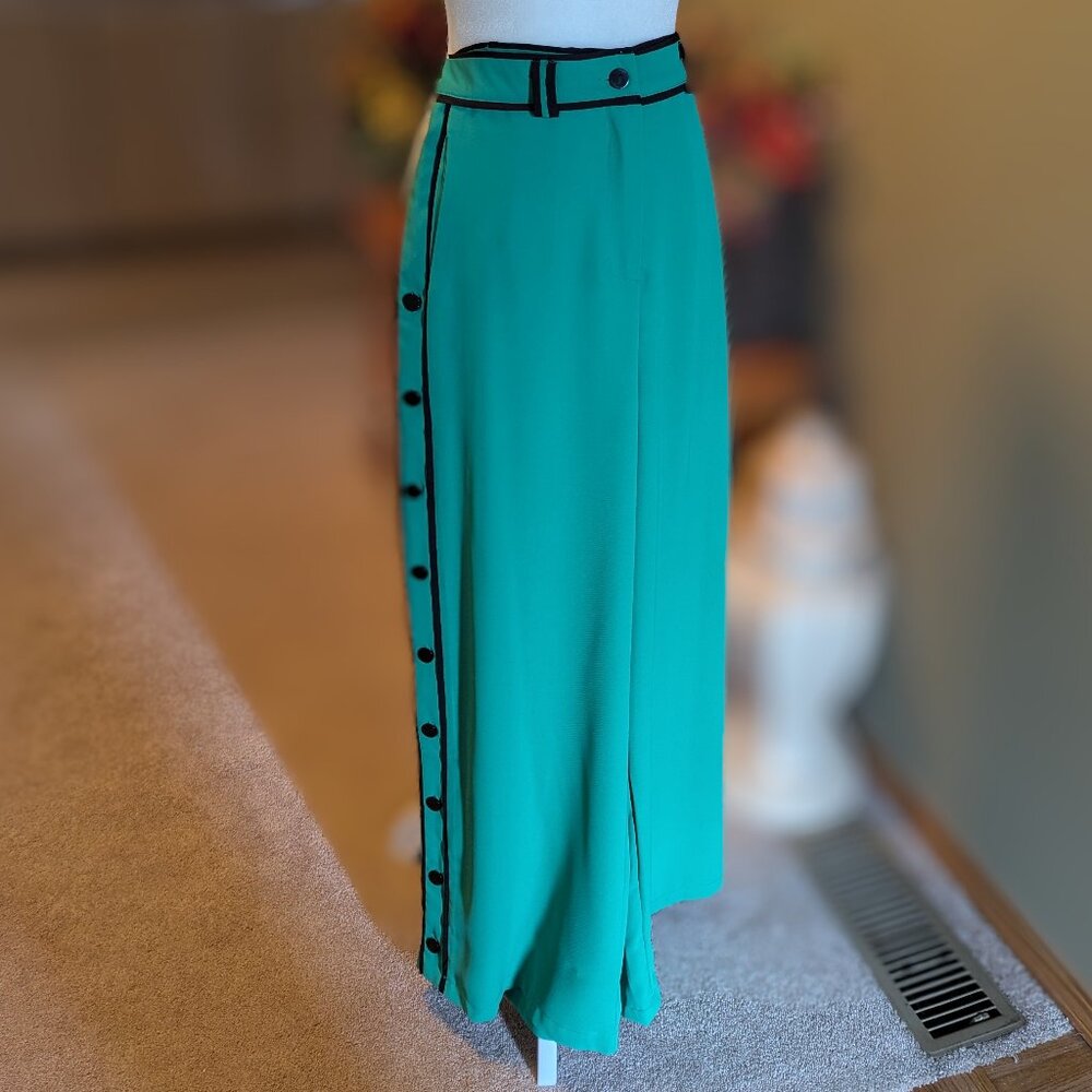NWOT Green Wide-leg Slacks with Black button trim, Size M